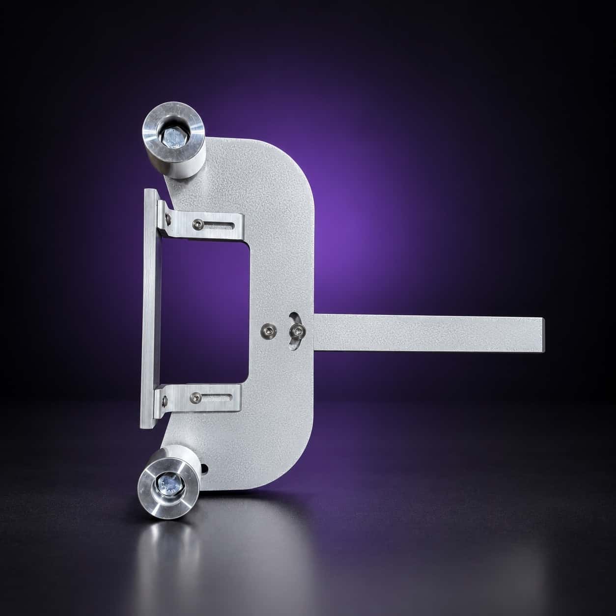 Deep flat platen attachment: D-shaped arm with platen plate, two wheels and square tool bar, on black with a purple glow