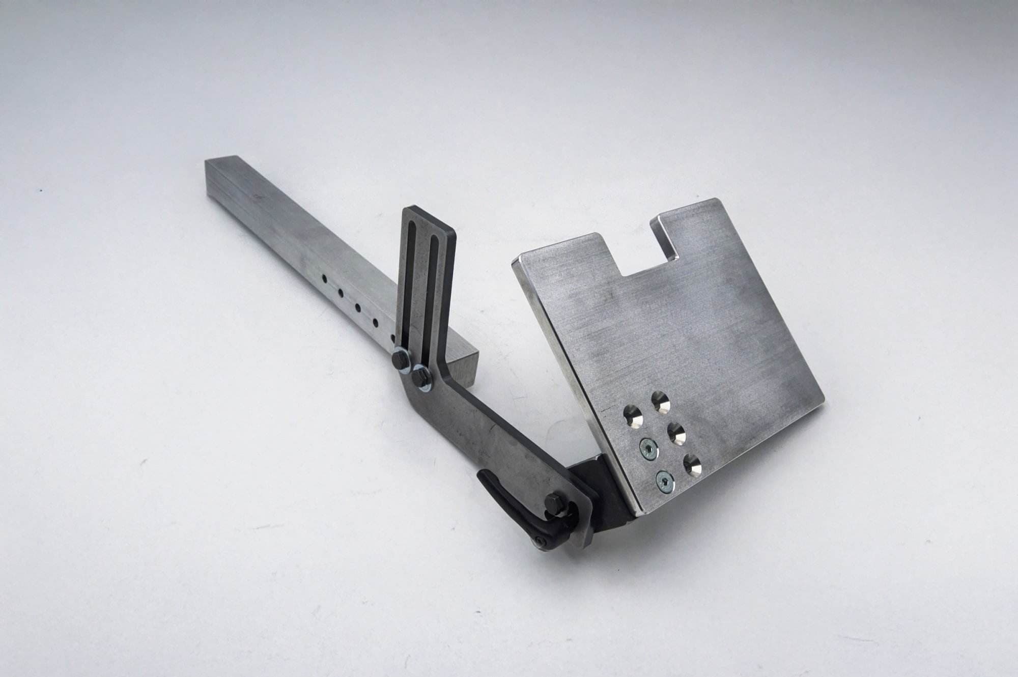 Quick-detach tool rest bracket for a 2x72 grinder with slotted square bar and locking lever
