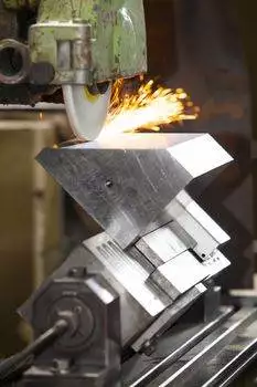 Precision in Aluminum: The Superior Results of CNC-Cut Frames