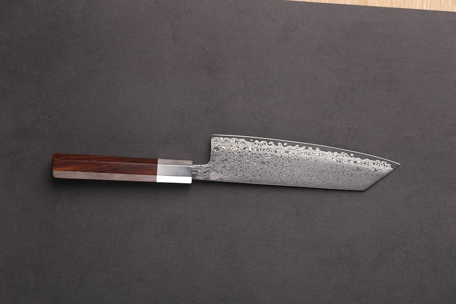 Knife spine radius
